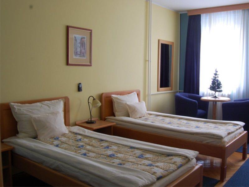 Voyager Bed & Breakfast Novi Sad Bagian luar foto