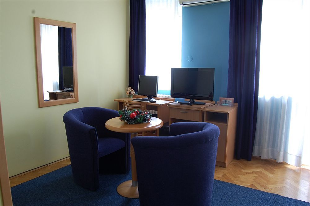 Voyager Bed & Breakfast Novi Sad Bagian luar foto