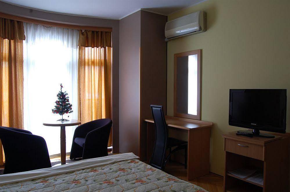 Voyager Bed & Breakfast Novi Sad Bagian luar foto